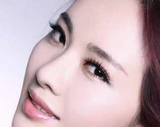 假体隆鼻手术前的注意事项有哪些,鼻部填充材料,隆鼻效果,隆鼻手术后的效果