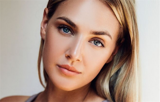 假体隆鼻后鼻子透光，假体隆鼻术，假体放置过浅,硅胶假体,假体隆鼻后鼻子透光的原因,怎样才看出假体隆鼻后鼻子透光