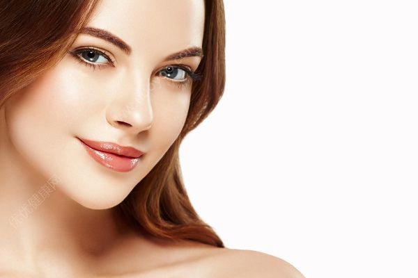 自自体脂肪丰鼻唇沟后遗症，手动吸脂，体脂肪填充的方式，自体脂肪填充鼻唇沟流程，