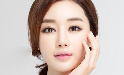 假体隆鼻哪种好，鼻部整形，隆鼻手术，假体隆鼻，隆鼻材料，