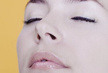  鼻翼太低能改善吗,鼻翼下垂整形方法,鼻翼缘切除