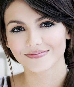 鼻梁长斑怎么办