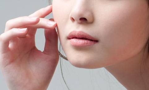 隆鼻之后会出现透光现象