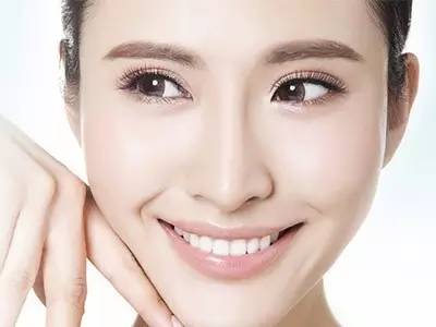 自体脂肪丰鼻唇沟