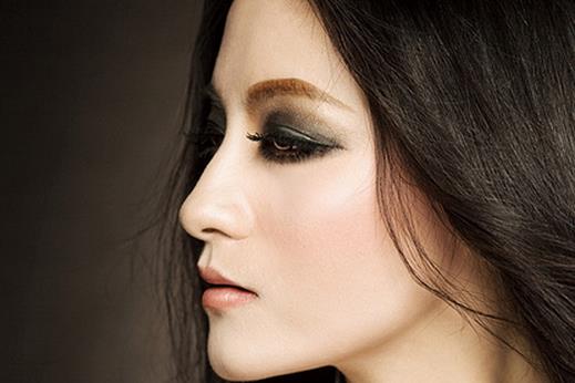 假体隆鼻后多久