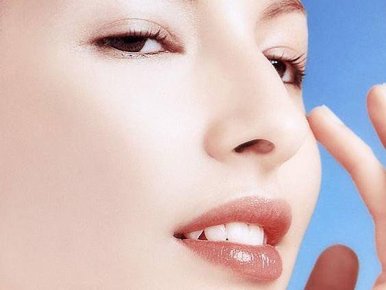 驼峰鼻矫正术后