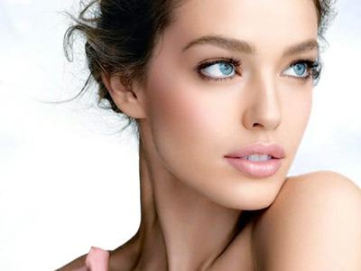 假体隆鼻后容易变形吗