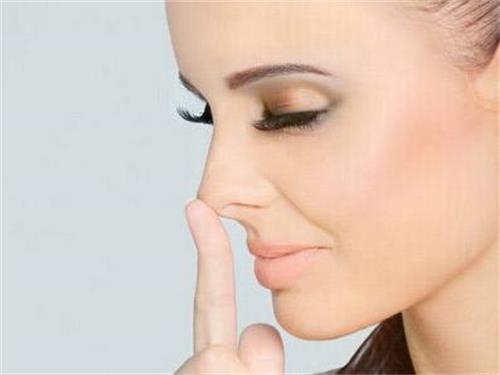 膨体隆鼻失败修复手术