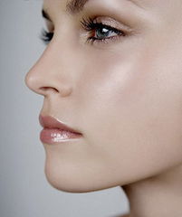 鼻梁挺但鼻尖不好看肿么办？3种方法帮你