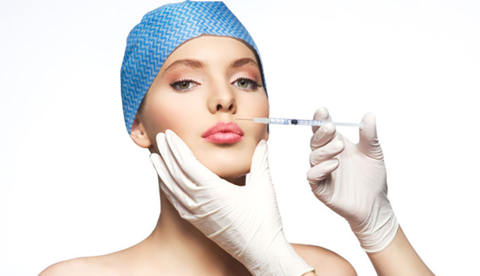 护士妹妹为姐姐注射隆鼻 或因操作不当致失明