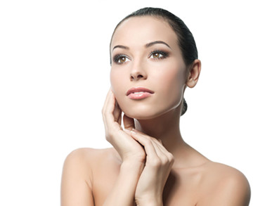 女子隆鼻后受到感染 鼻子严重红肿