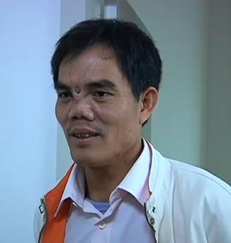 海南男子隆鼻14年后一夜变塌