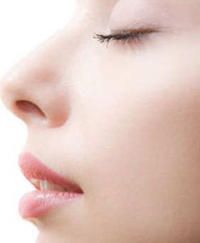 假体隆鼻后要多久能完全消肿,假体隆鼻后的护理,假体隆鼻术后的效果